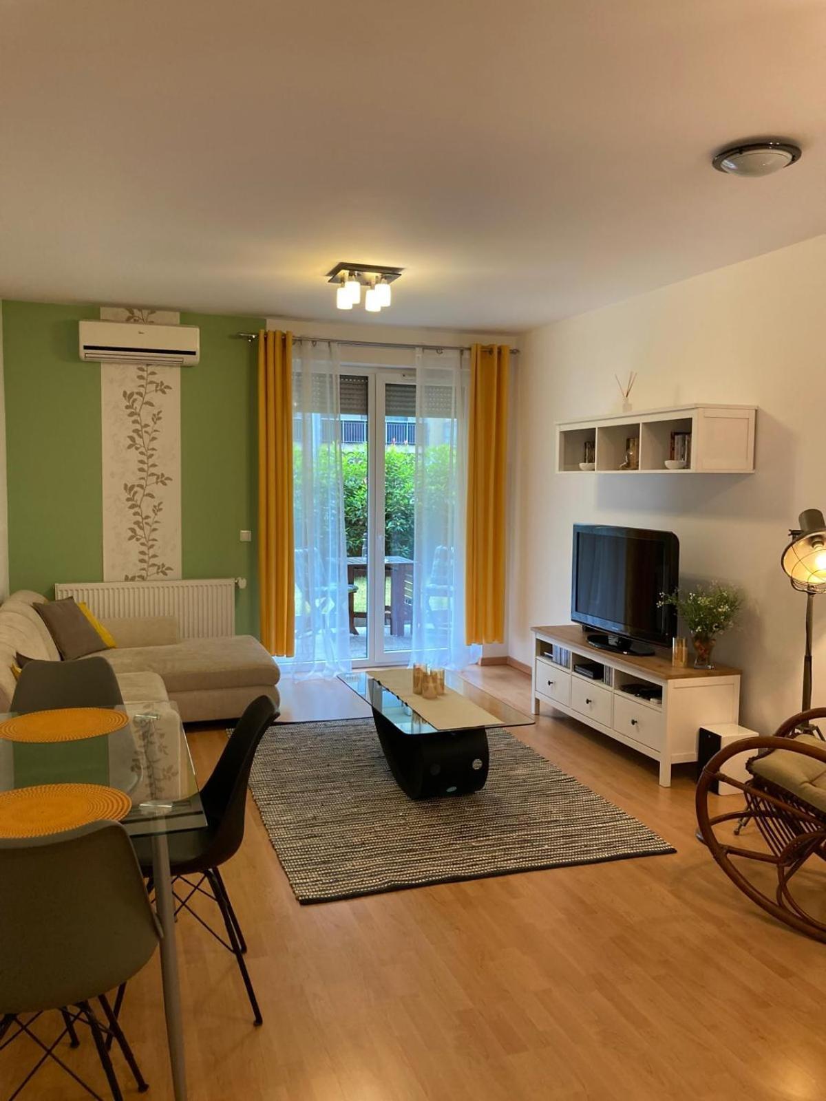 Pfeiffer House Apartment *